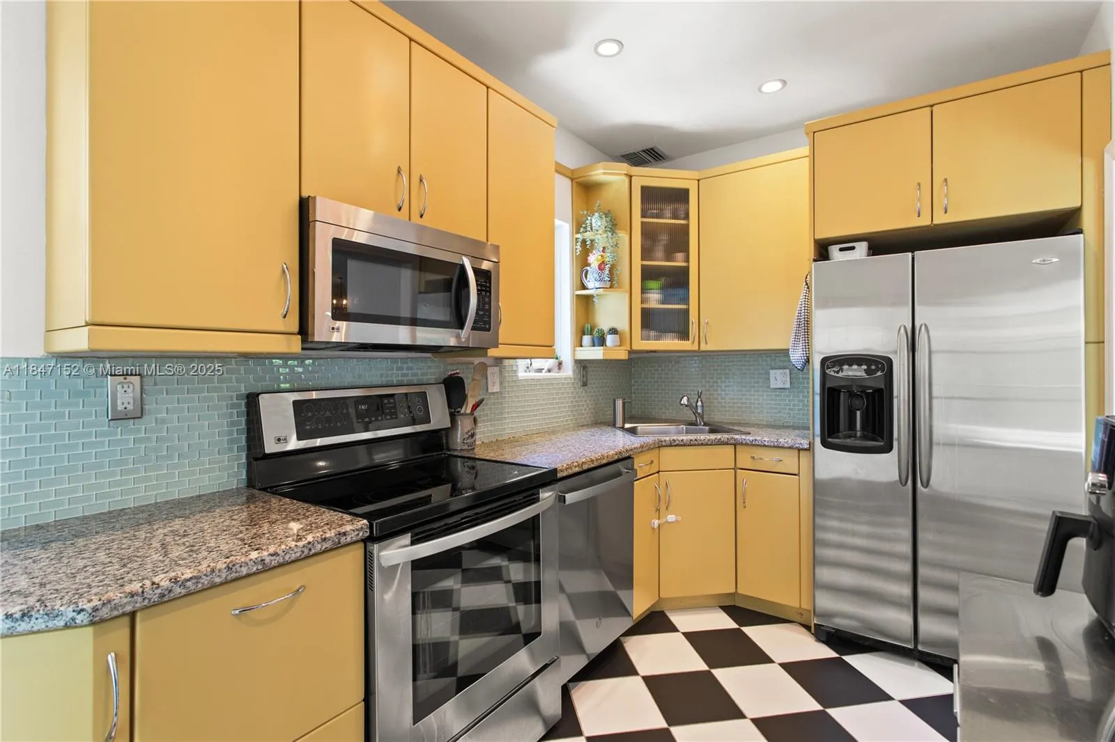 Coral Gables, Florida 33134, United States, 3 Bedrooms Bedrooms, ,3 BathroomsBathrooms,Residential,Active,178622