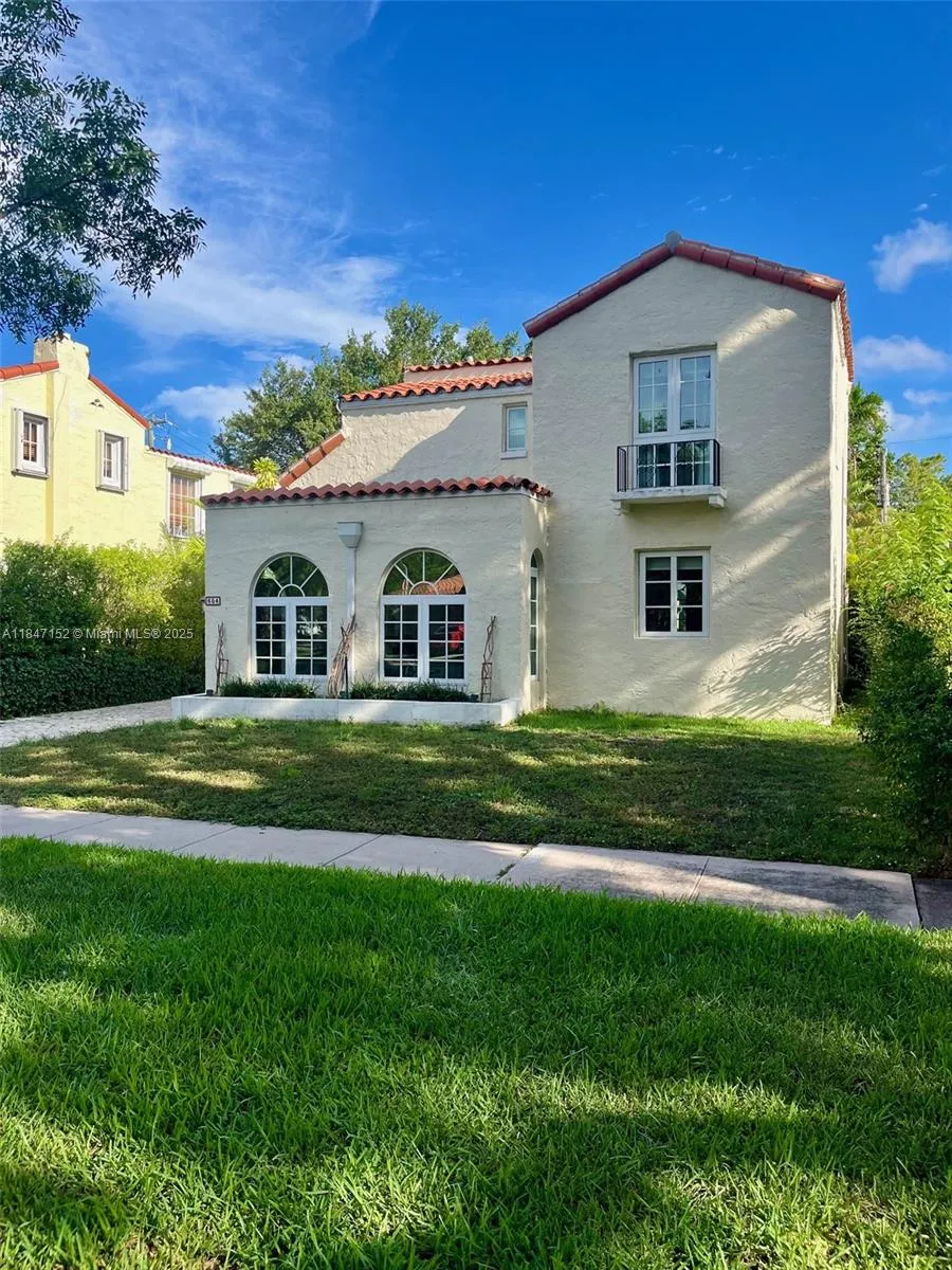 Coral Gables, Florida 33134, United States, 3 Bedrooms Bedrooms, ,3 BathroomsBathrooms,Residential,Active,178622