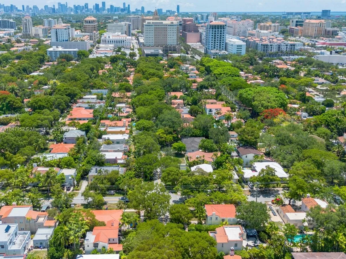 Coral Gables, Florida 33134, United States, 3 Bedrooms Bedrooms, ,3 BathroomsBathrooms,Residential,Active,178622