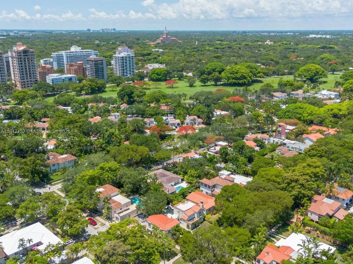 Coral Gables, Florida 33134, United States, 3 Bedrooms Bedrooms, ,3 BathroomsBathrooms,Residential,Active,178622