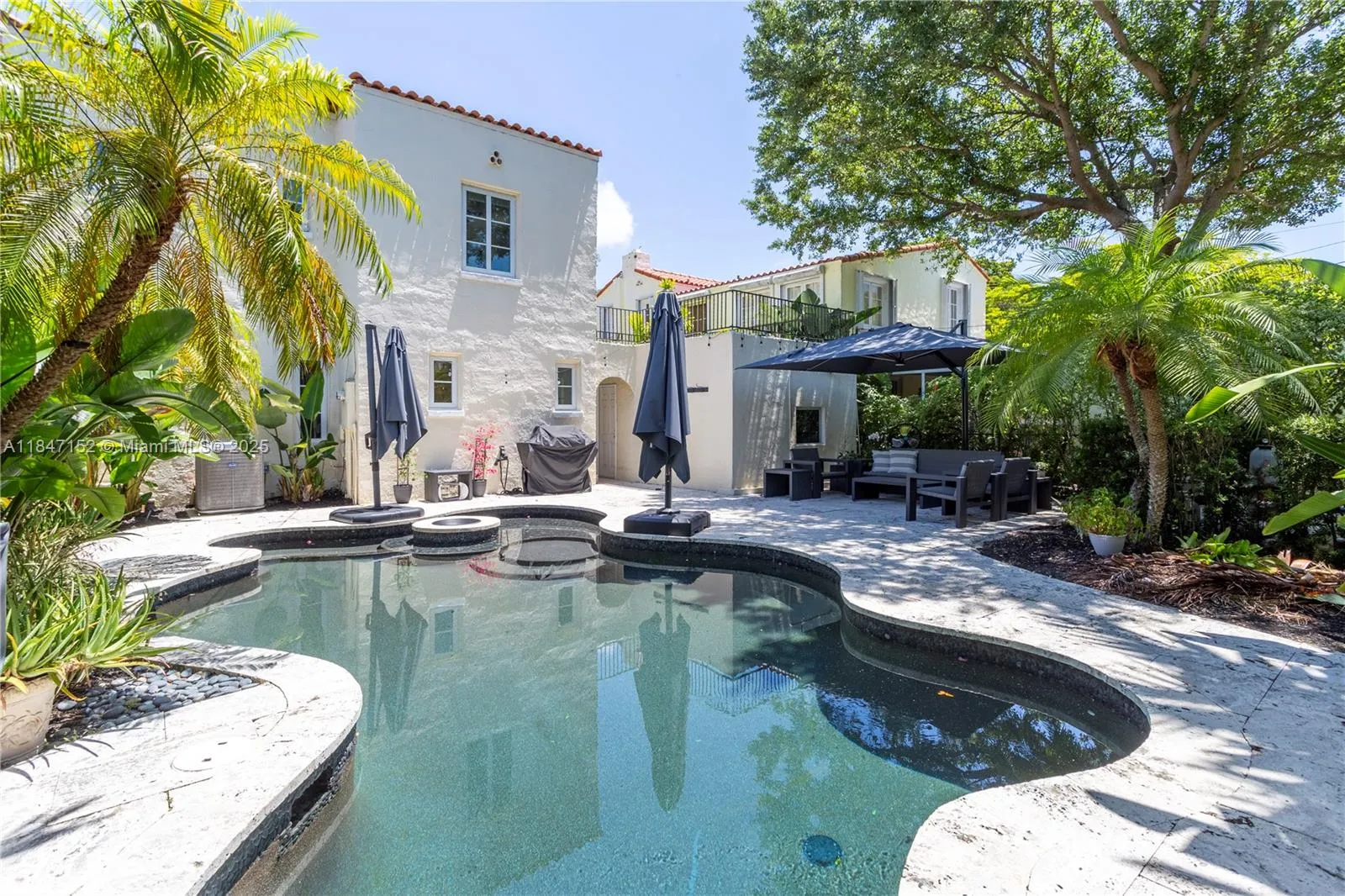 Coral Gables, Florida 33134, United States, 3 Bedrooms Bedrooms, ,3 BathroomsBathrooms,Residential,Active,178622