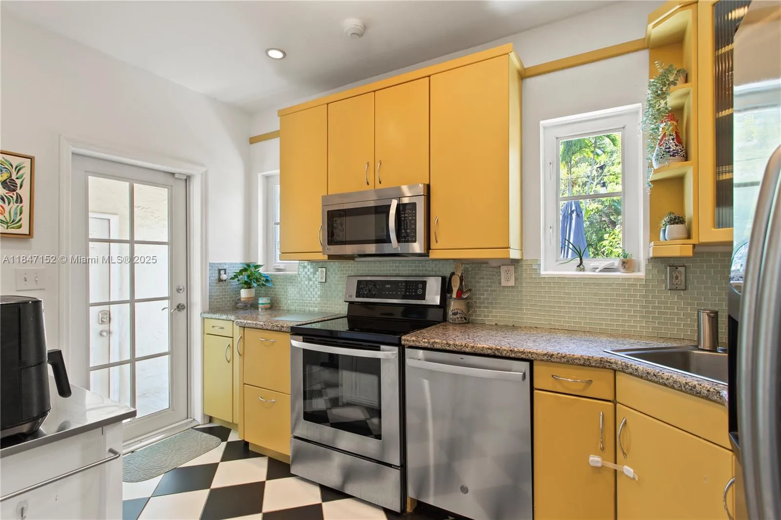 Coral Gables, Florida 33134, United States, 3 Bedrooms Bedrooms, ,3 BathroomsBathrooms,Residential,Active,178622