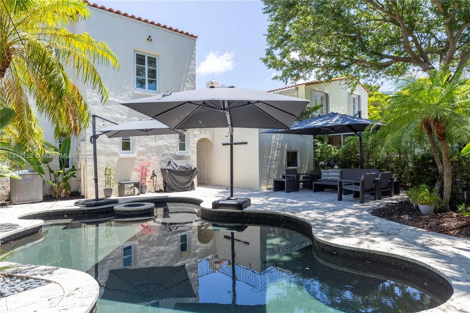 Coral Gables, Florida 33134, United States, 3 Bedrooms Bedrooms, ,3 BathroomsBathrooms,Residential,Active,178622