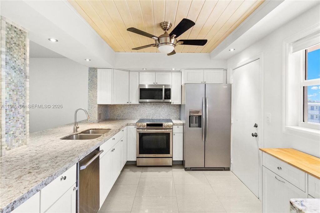 Photo of 301 NE 14th Ave #601, Hallandale Beach, FL 33009 (MLS # A11965709)