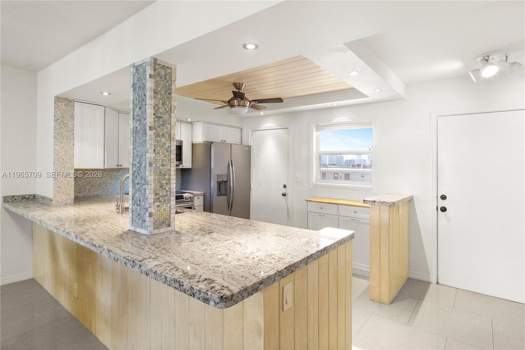 Photo of 301 NE 14th Ave #601, Hallandale Beach, FL 33009 (MLS # A11965709)