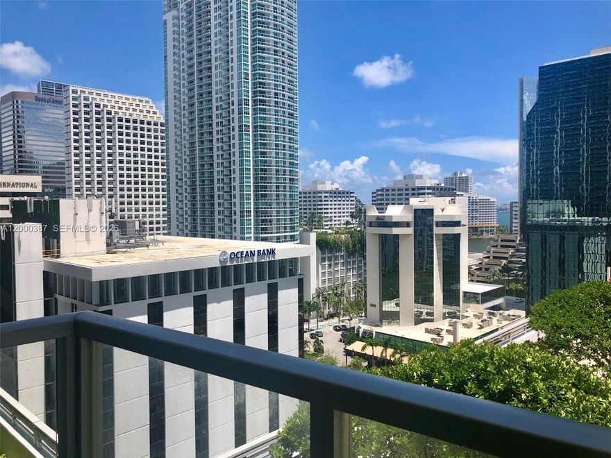 Spacious 1 Bed, 1 Bath located in the heart of Brickell. Italian Cabinetry, kitchen island, tile floors throughout, stainless steel appliances. Amenities include; security, concierge, exercise room, virtual golf, business center. Steps from Metro mover, restaurants, Miami nightlife, Brickell City Centre and Mary Brickell Village.