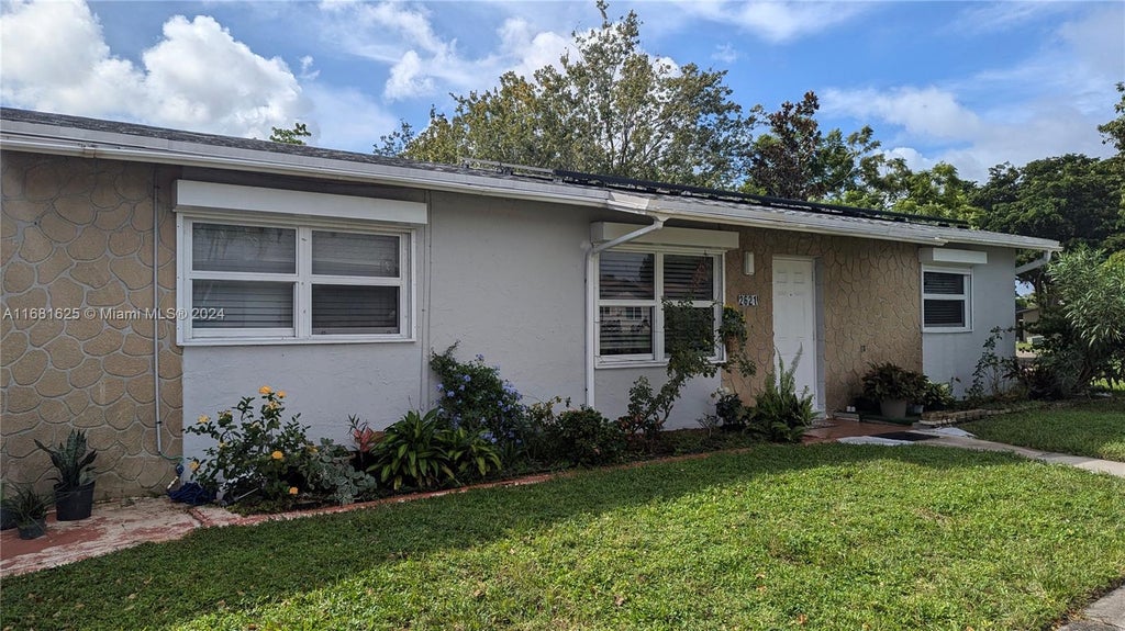 Photo of 2621 SW Natura Ave, Deerfield Beach, FL 33441 (MLS # A11681625)