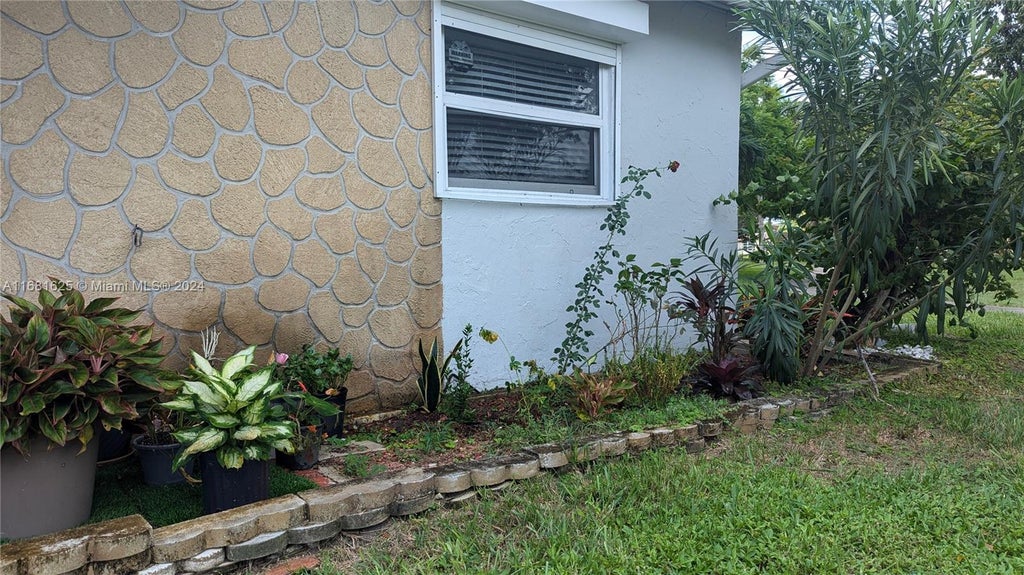 Photo of 2621 SW Natura Ave, Deerfield Beach, FL 33441 (MLS # A11681625)