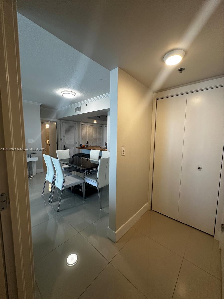 DA VINCI ON DOUGLAS CONDO - Residential Lease
