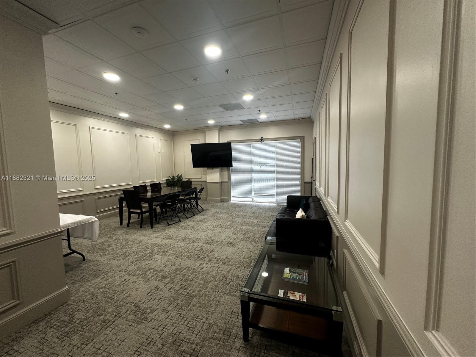 DA VINCI ON DOUGLAS CONDO - Residential Lease
