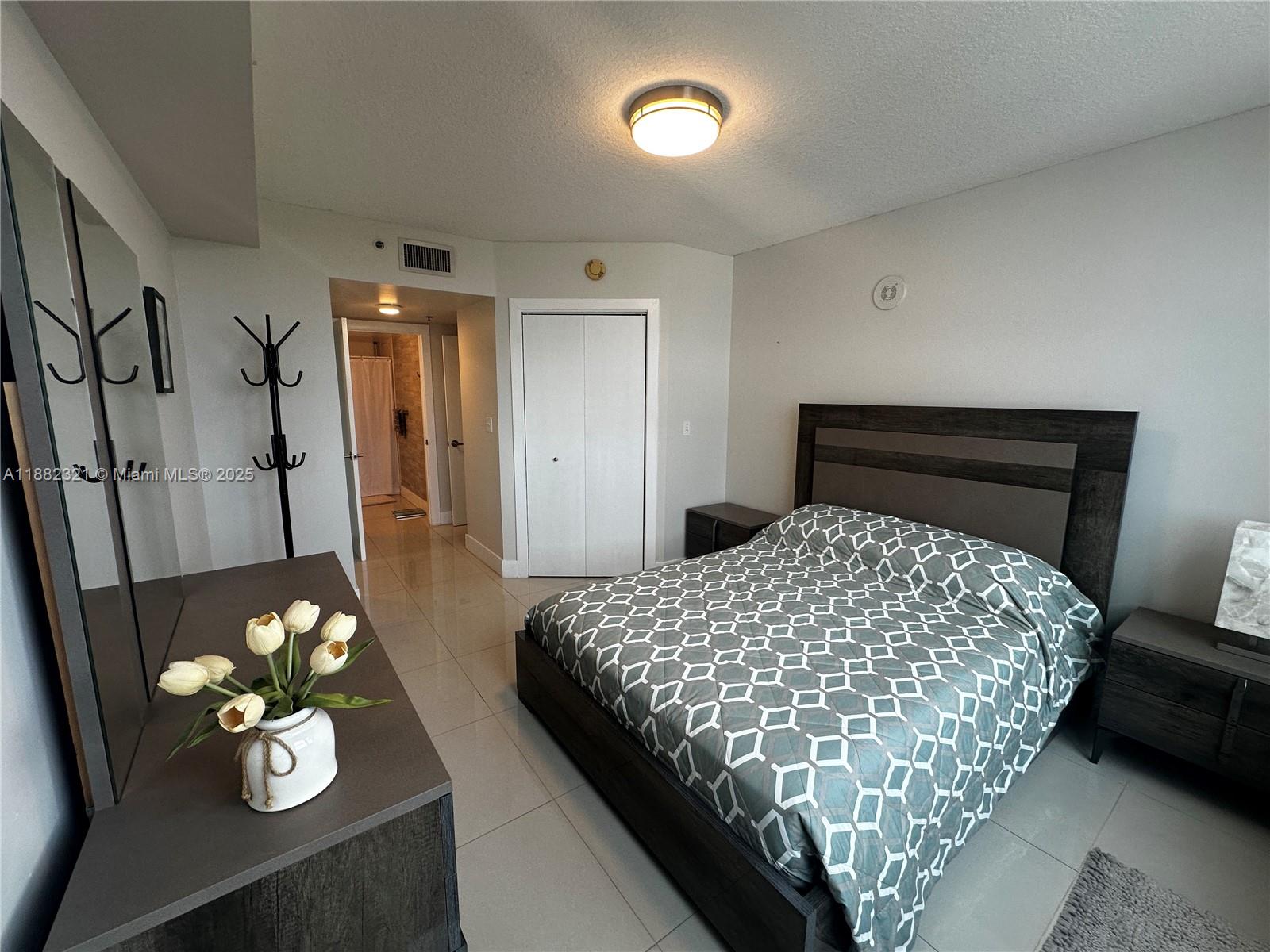 DA VINCI ON DOUGLAS CONDO - Residential Lease