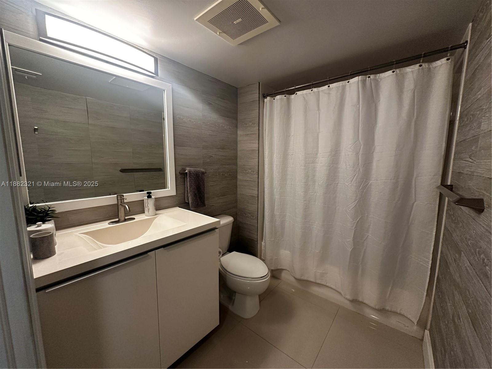 DA VINCI ON DOUGLAS CONDO - Residential Lease