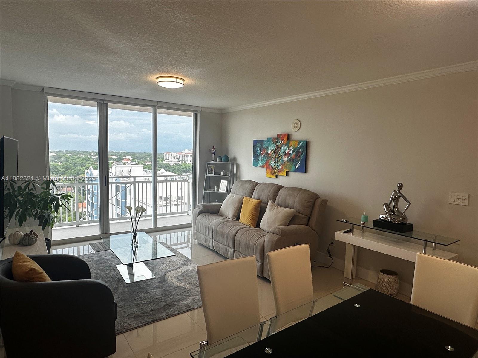 DA VINCI ON DOUGLAS CONDO - Residential Lease