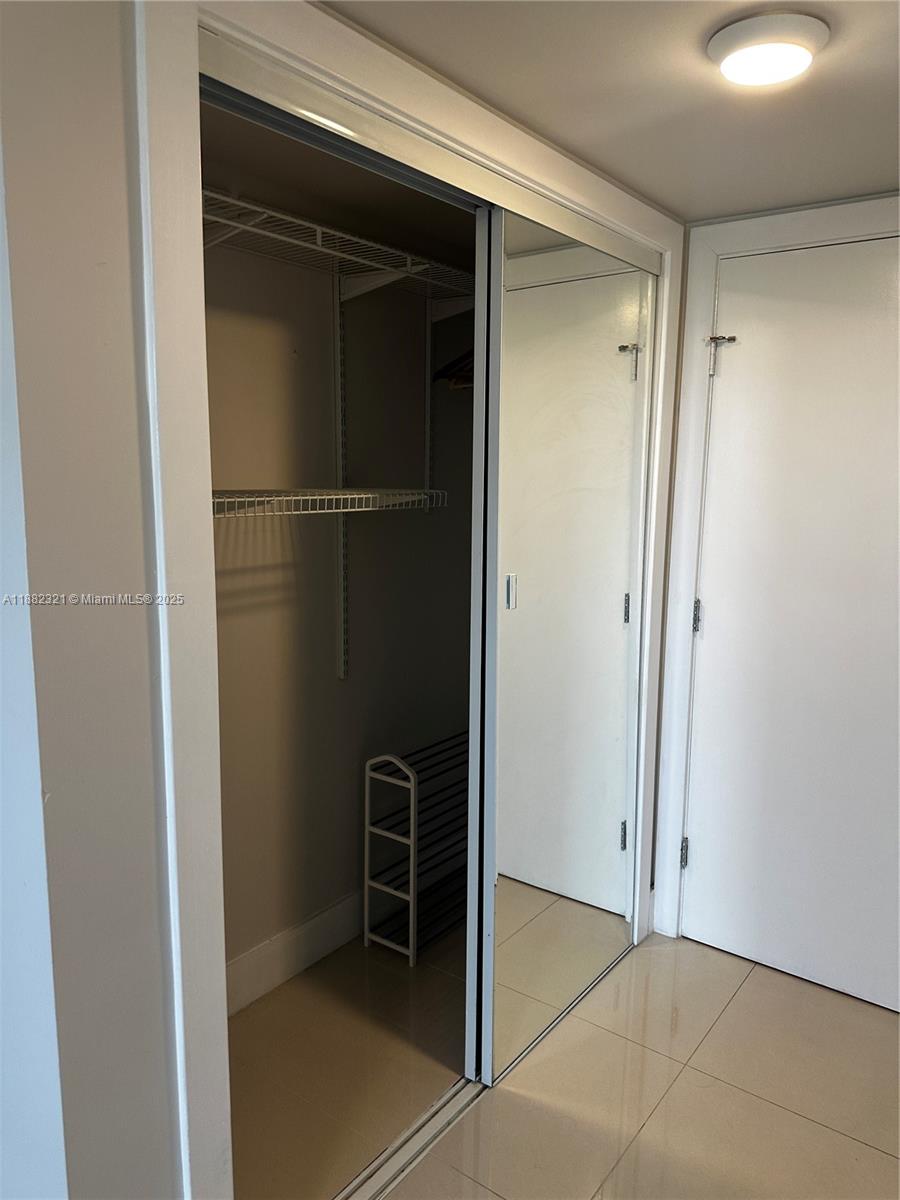 DA VINCI ON DOUGLAS CONDO - Residential Lease