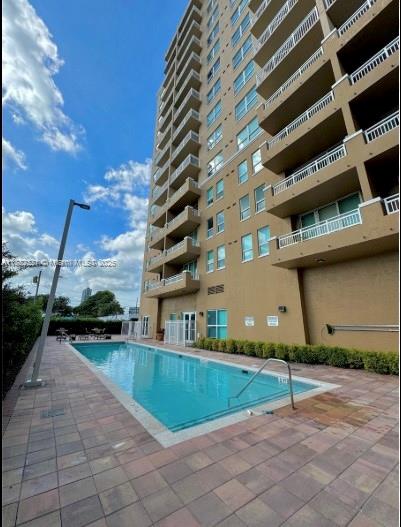 DA VINCI ON DOUGLAS CONDO - Residential Lease