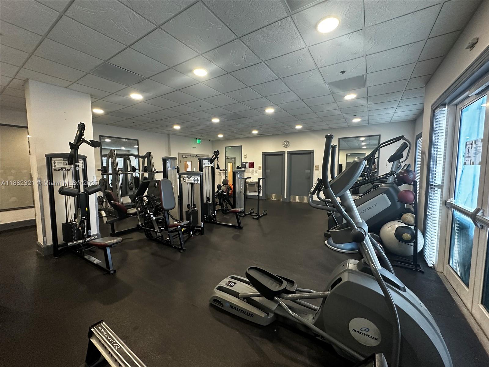 DA VINCI ON DOUGLAS CONDO - Residential Lease