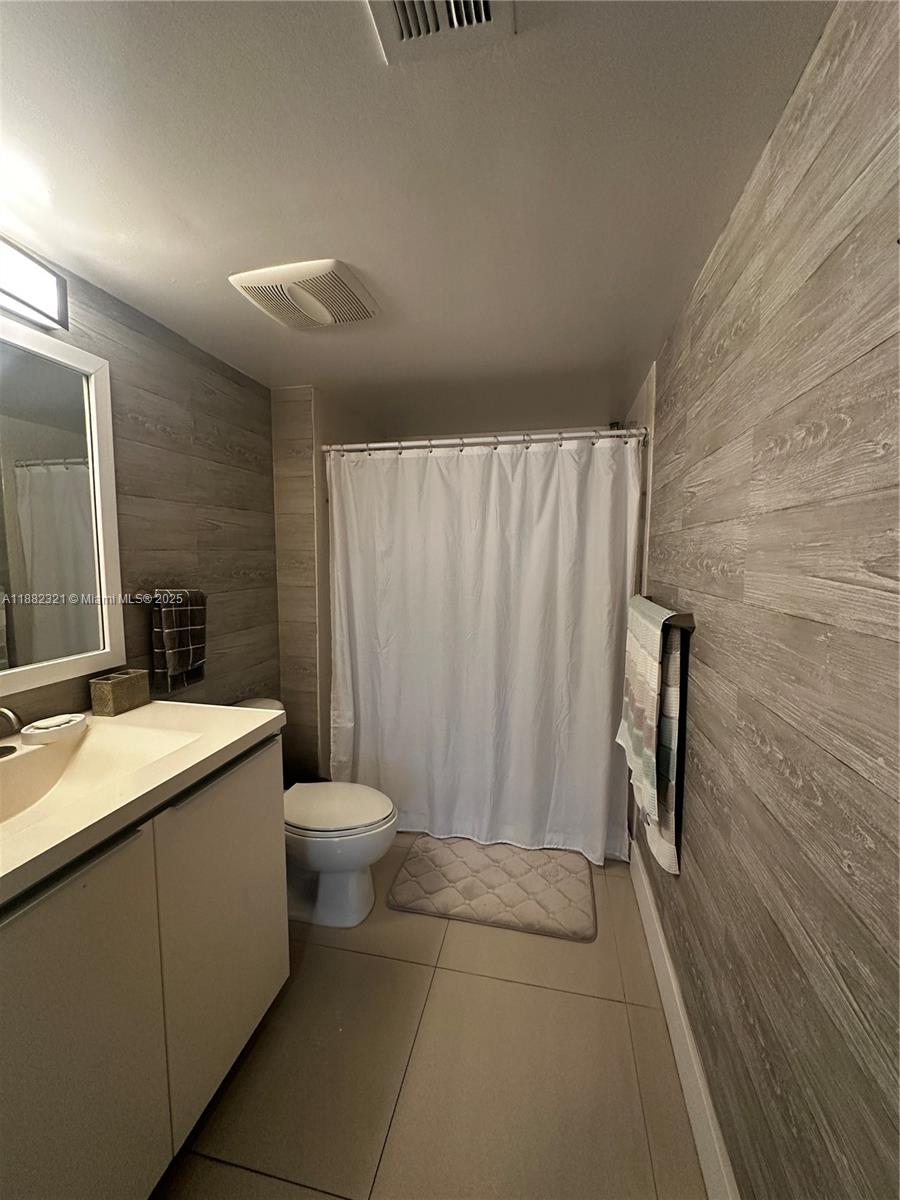 DA VINCI ON DOUGLAS CONDO - Residential Lease