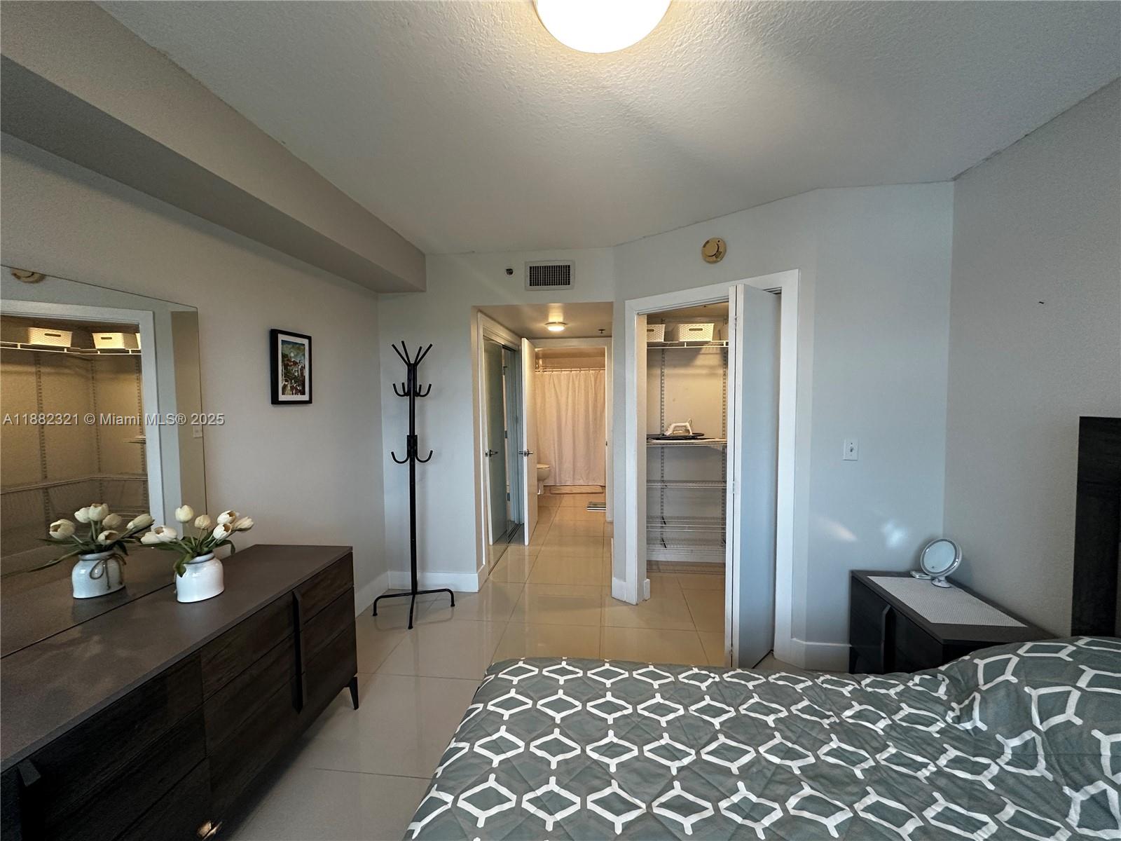 DA VINCI ON DOUGLAS CONDO - Residential Lease
