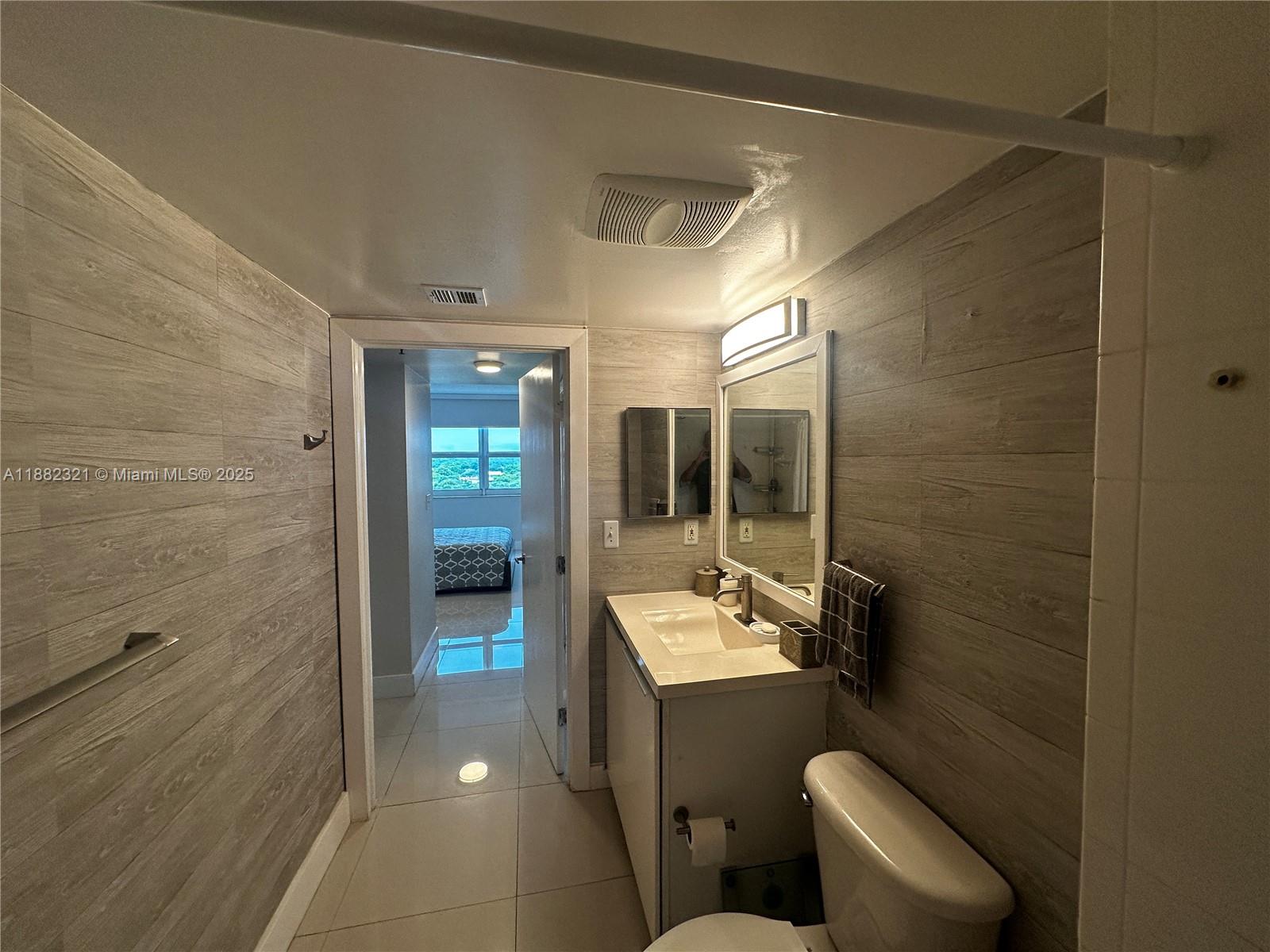 DA VINCI ON DOUGLAS CONDO - Residential Lease
