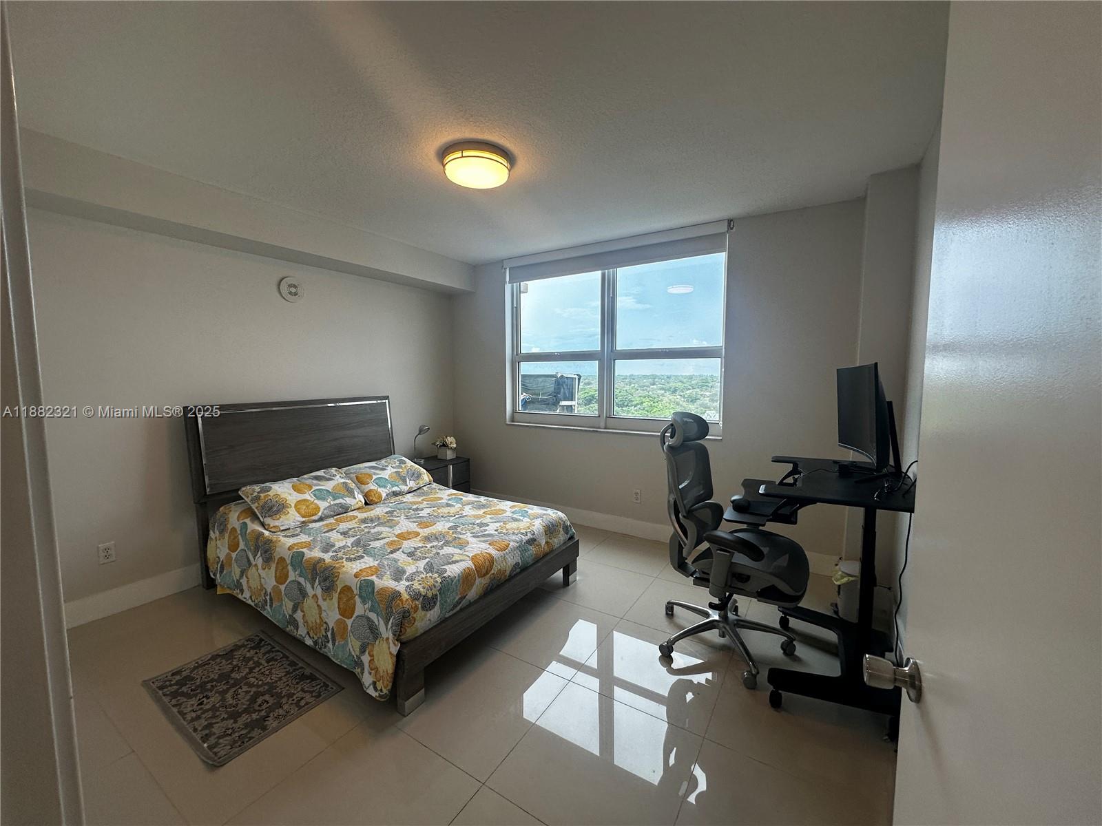 DA VINCI ON DOUGLAS CONDO - Residential Lease