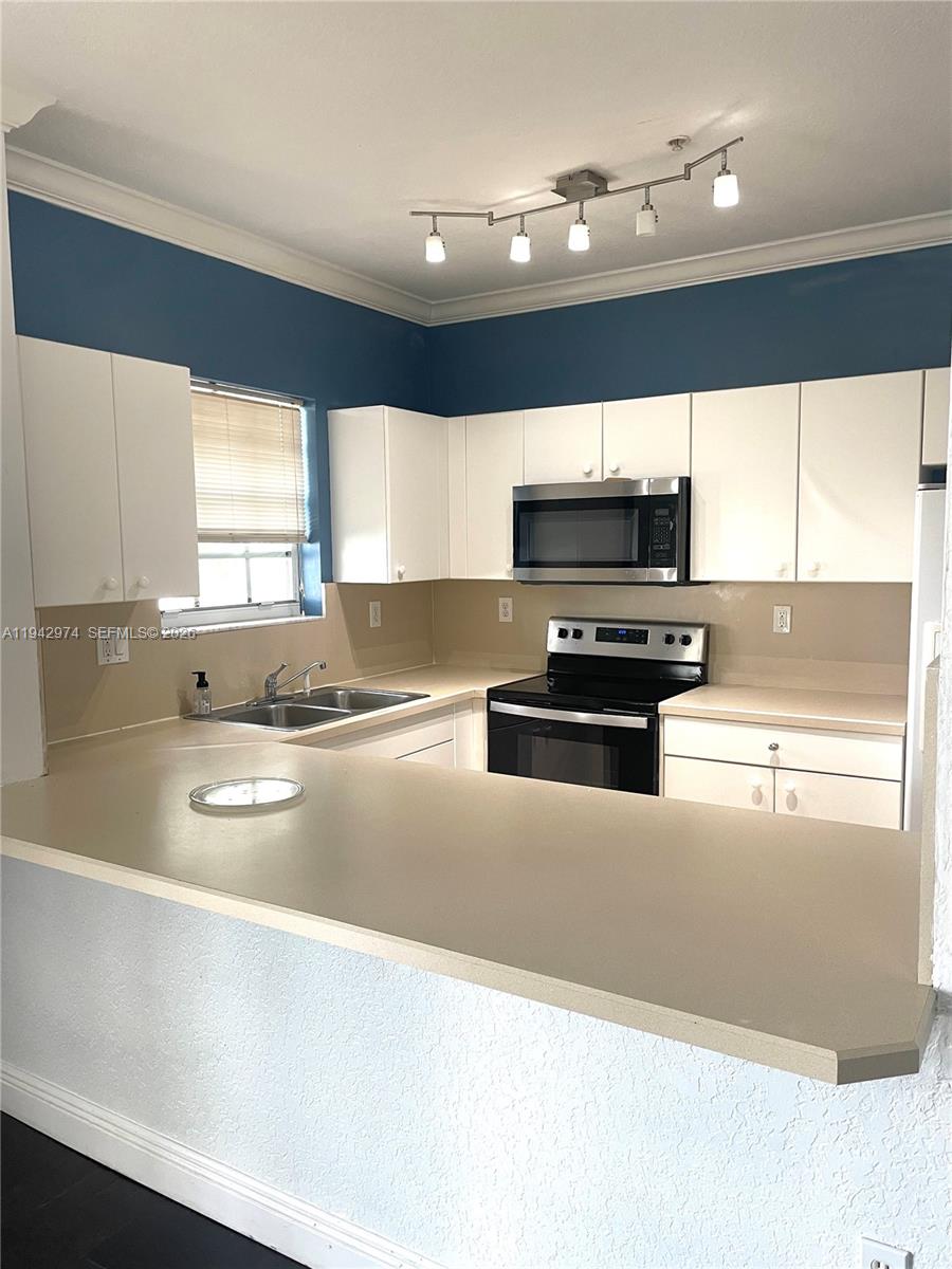 LAS BRISAS AT DORAL CONDO - Residential