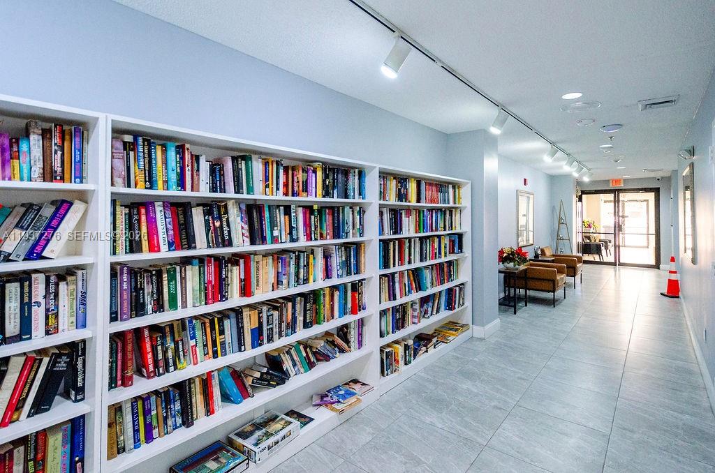 SUNRISE LAKES 201 CONDO - Residential