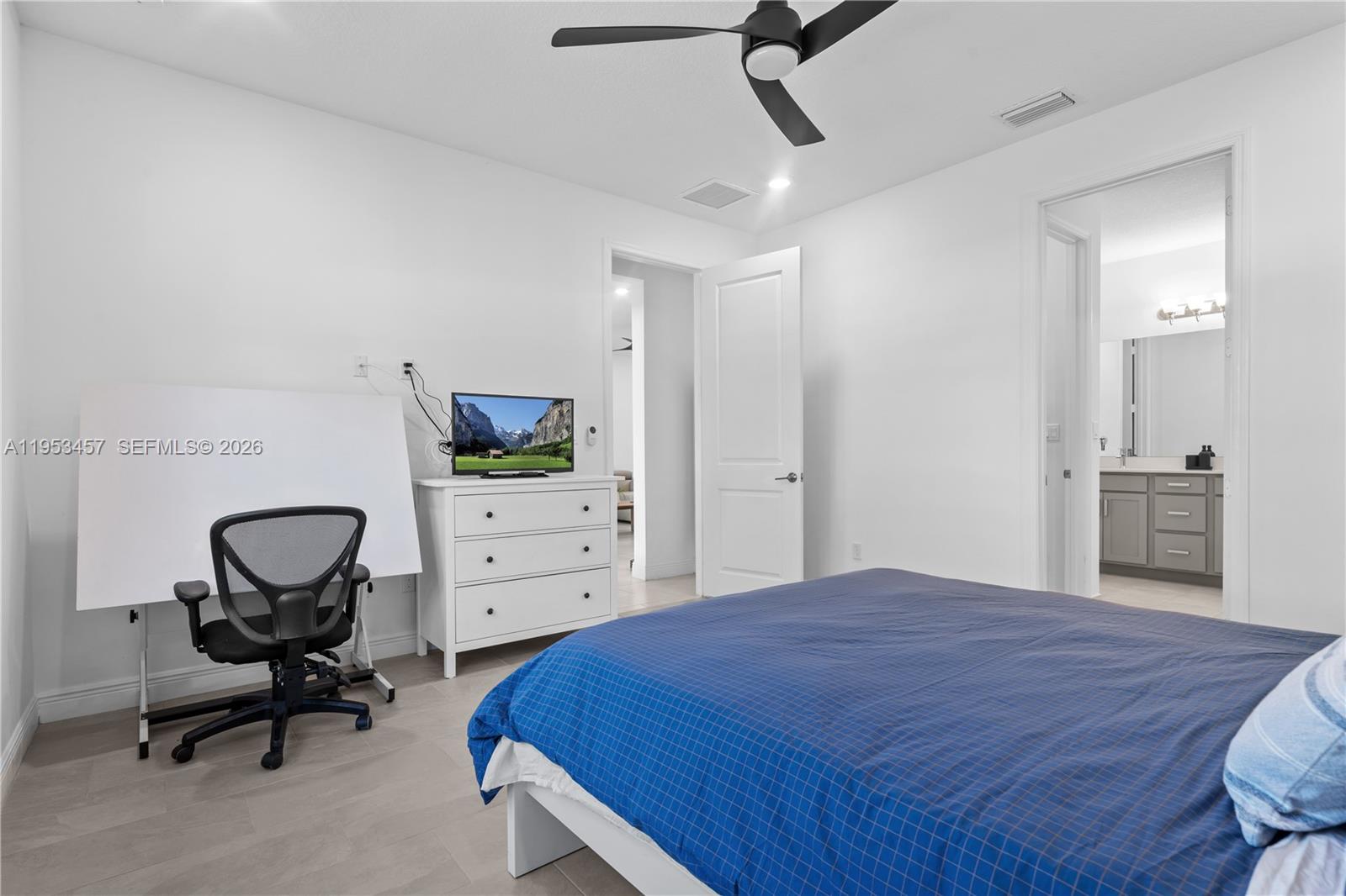 CRYSTAL LAKE 1ST SEC - Residential