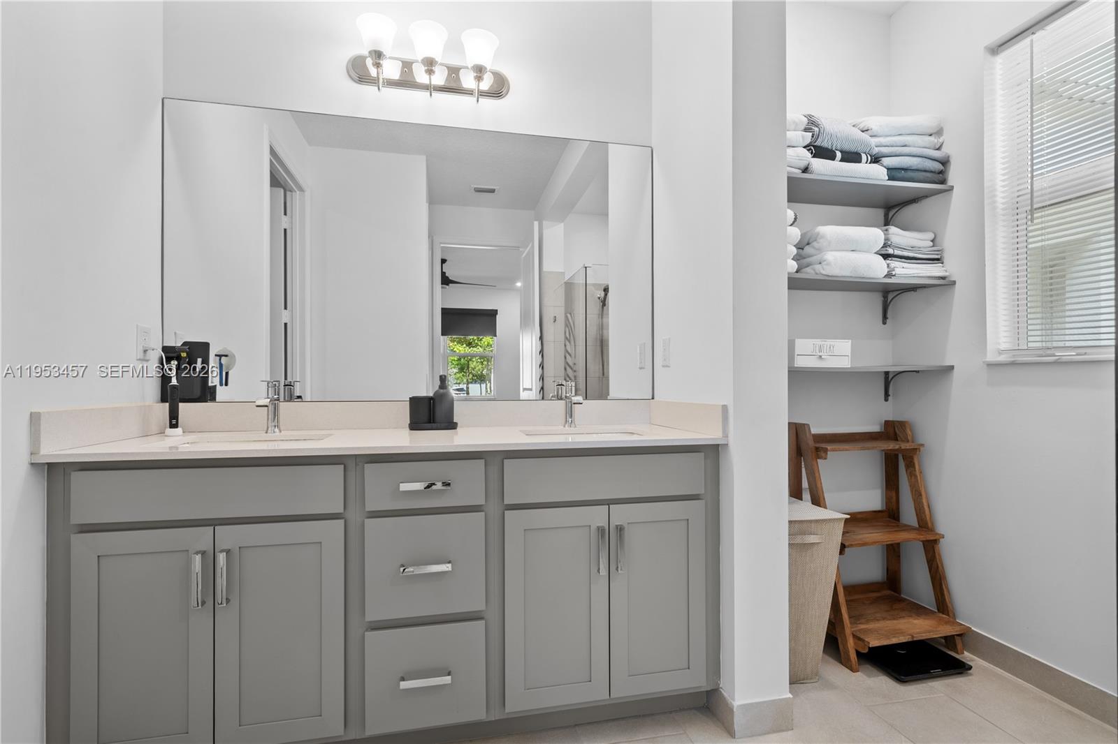 CRYSTAL LAKE 1ST SEC - Residential