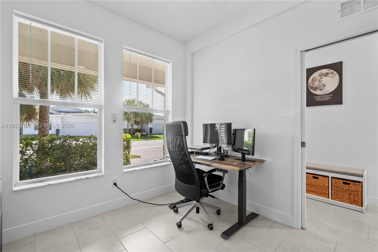 CRYSTAL LAKE 1ST SEC - Residential