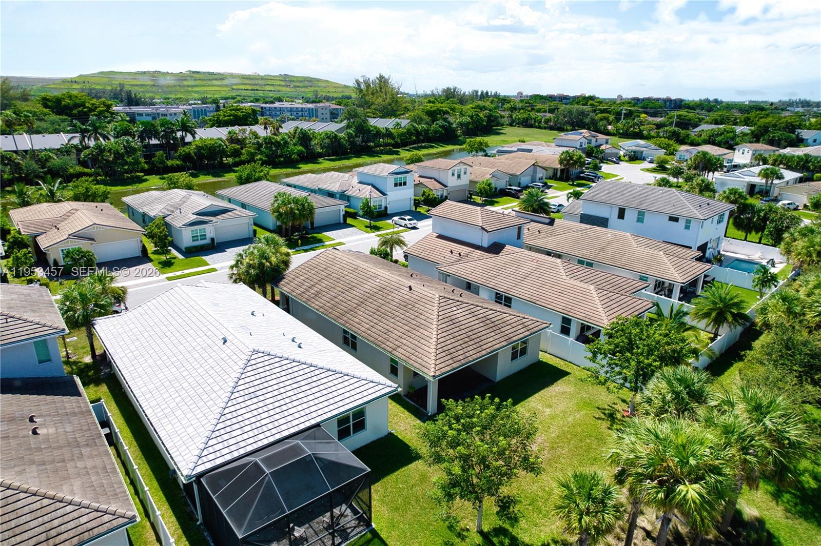 CRYSTAL LAKE 1ST SEC - Residential