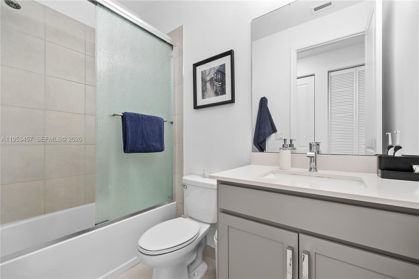 CRYSTAL LAKE 1ST SEC - Residential