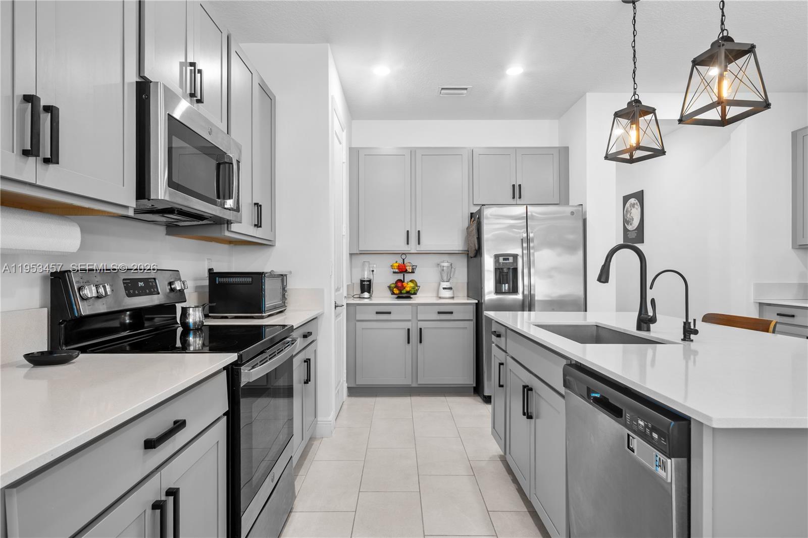 CRYSTAL LAKE 1ST SEC - Residential