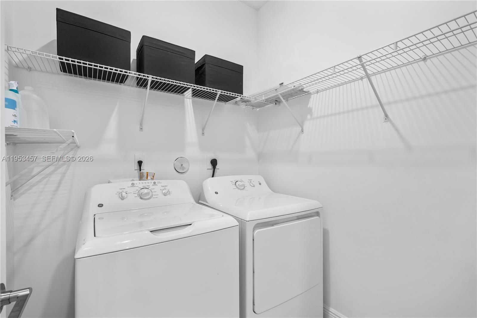 CRYSTAL LAKE 1ST SEC - Residential