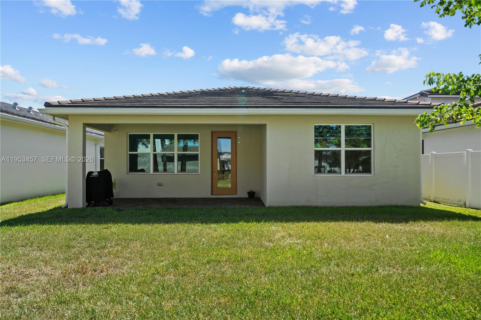 CRYSTAL LAKE 1ST SEC - Residential