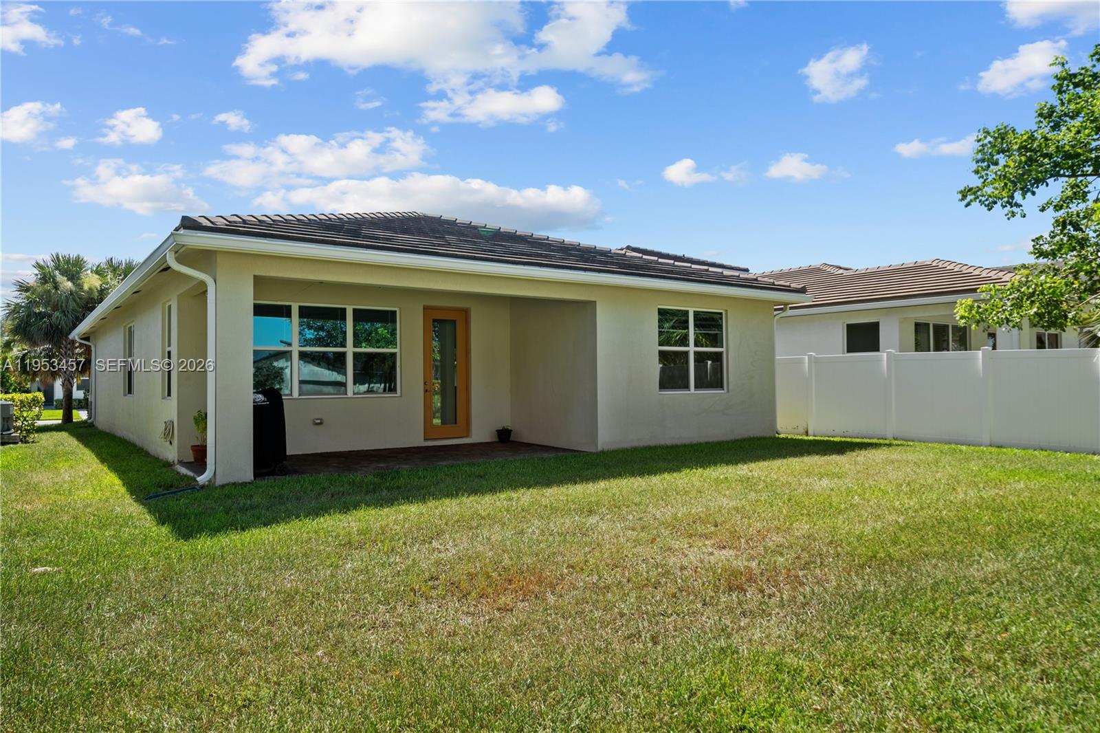 CRYSTAL LAKE 1ST SEC - Residential