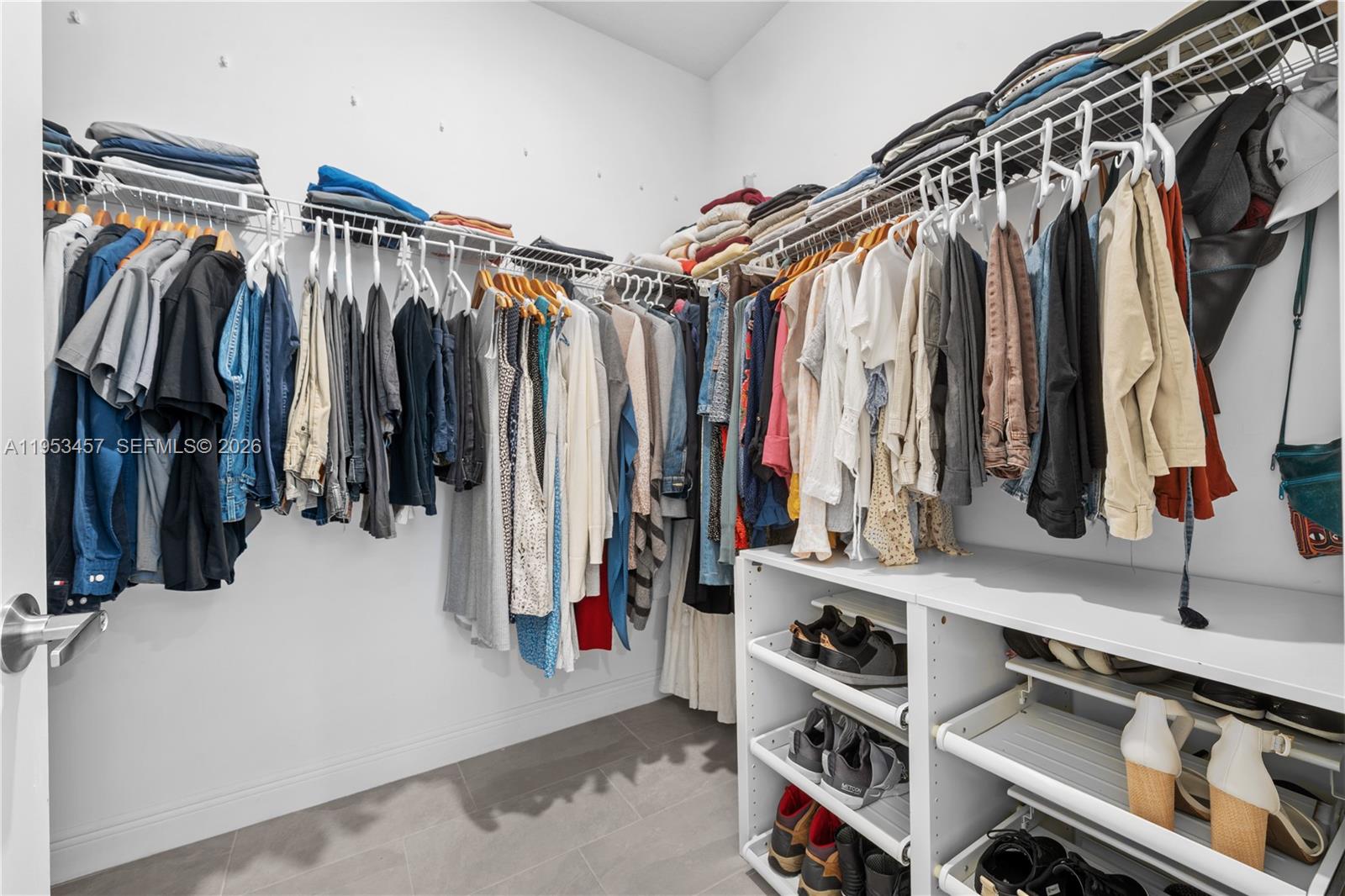 CRYSTAL LAKE 1ST SEC - Residential