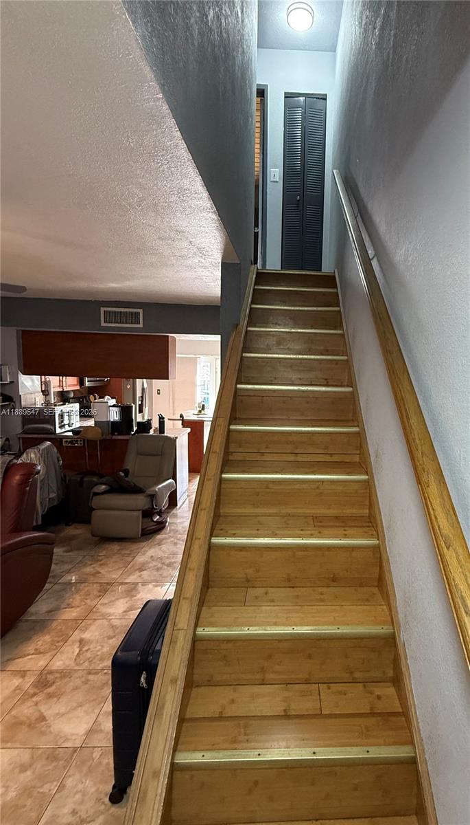 VILLAS UNIVERSITY SQUARE - Residential