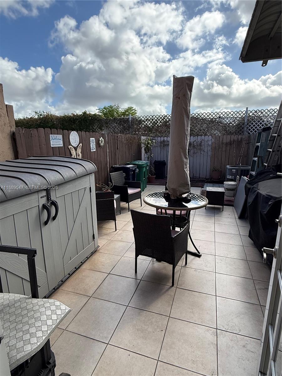 VILLAS UNIVERSITY SQUARE - Residential