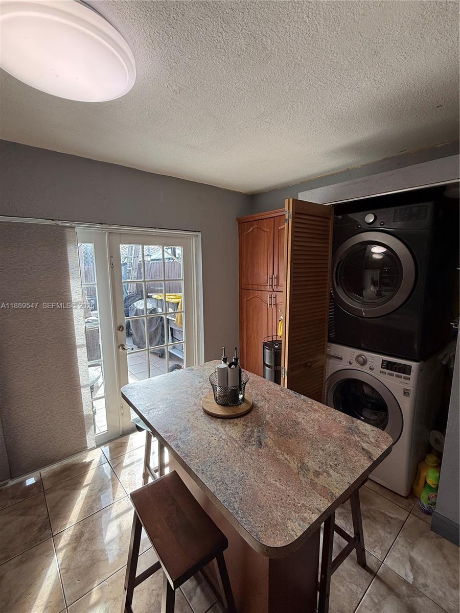 VILLAS UNIVERSITY SQUARE - Residential