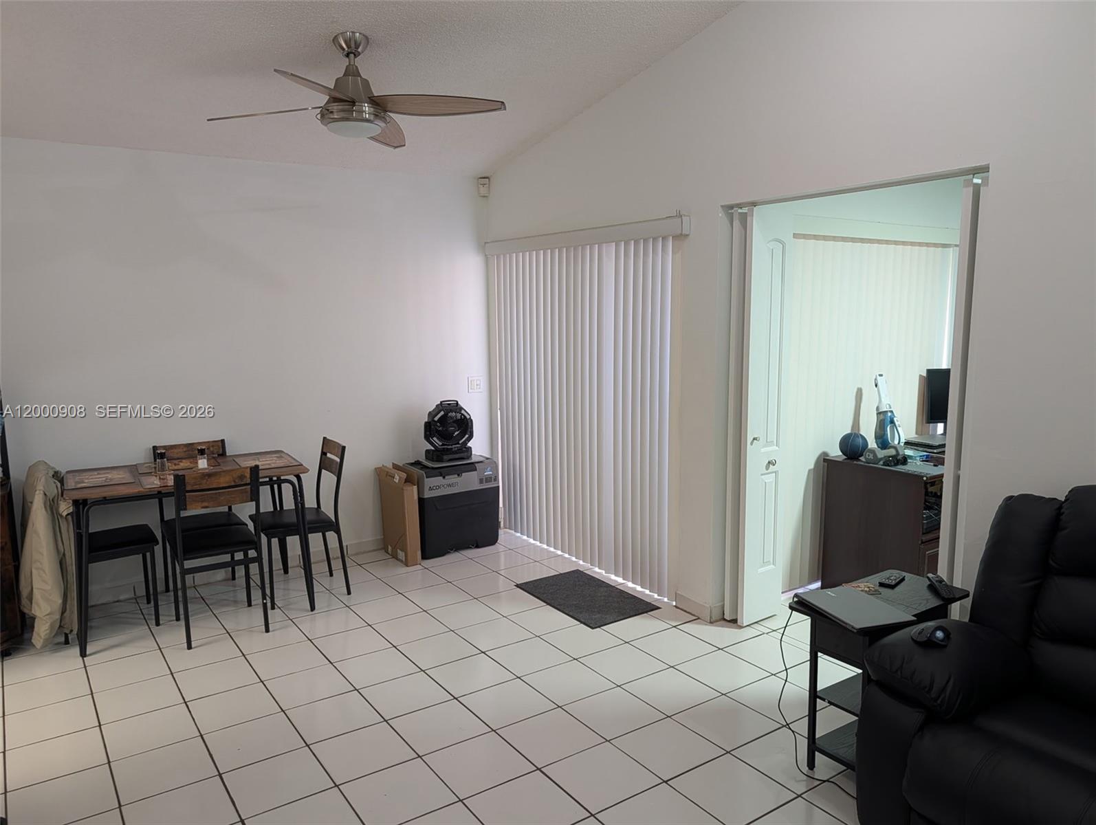 LAKES MEADOW VILG HOMES C - Residential Lease