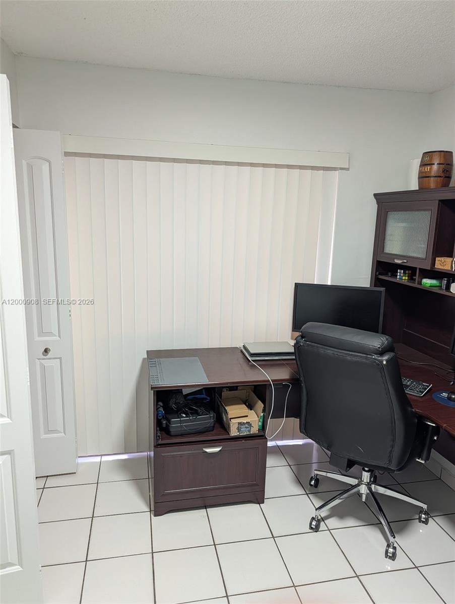 LAKES MEADOW VILG HOMES C - Residential Lease