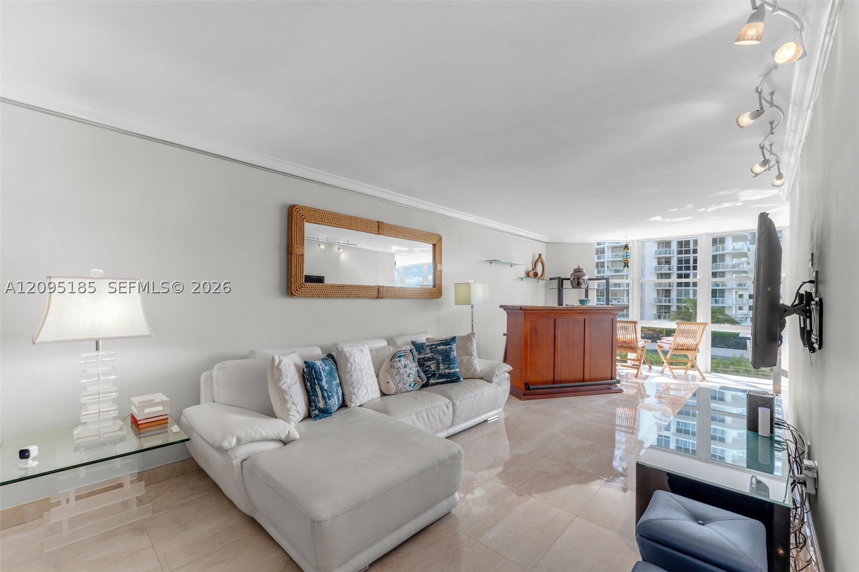 6423 Collins Ave 901