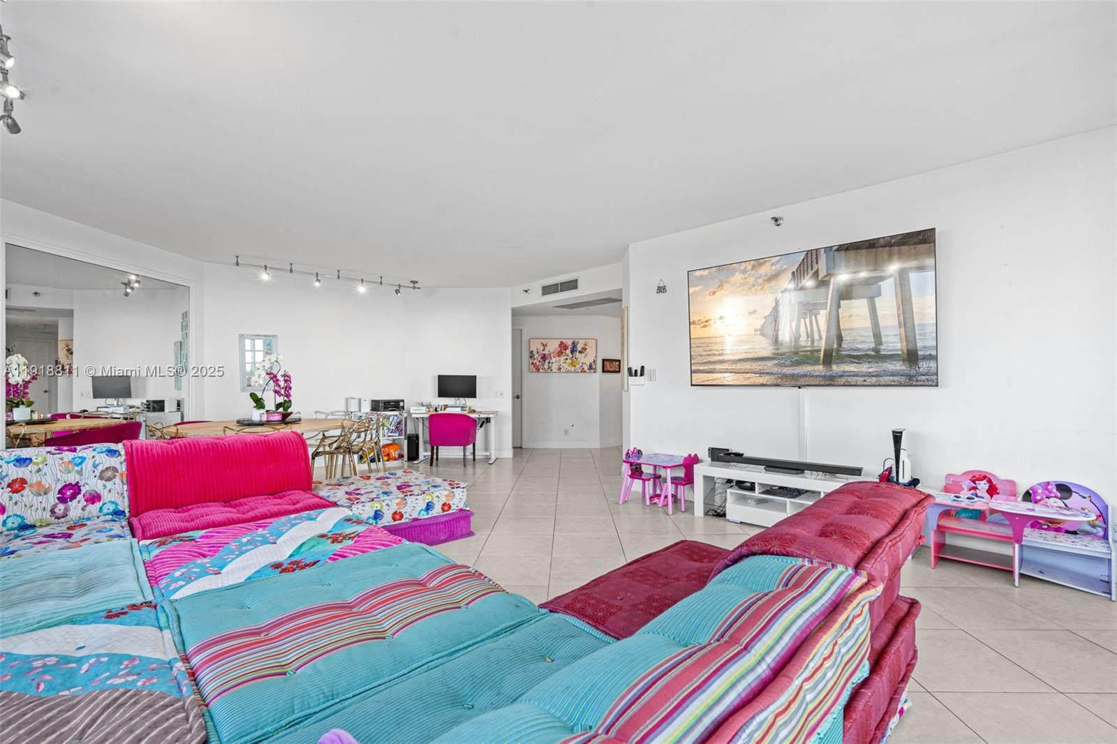 ONE ISLAND PLACE CONDO 1 - Residential