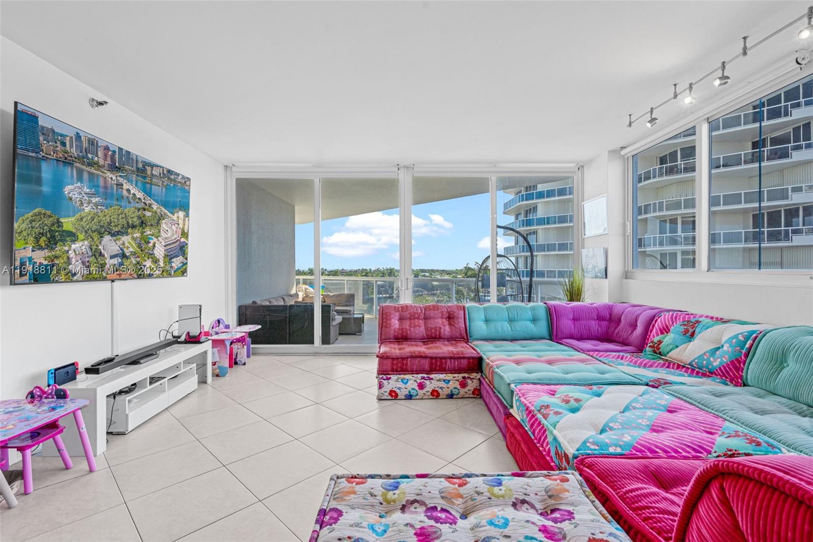 ONE ISLAND PLACE CONDO 1 - Residential