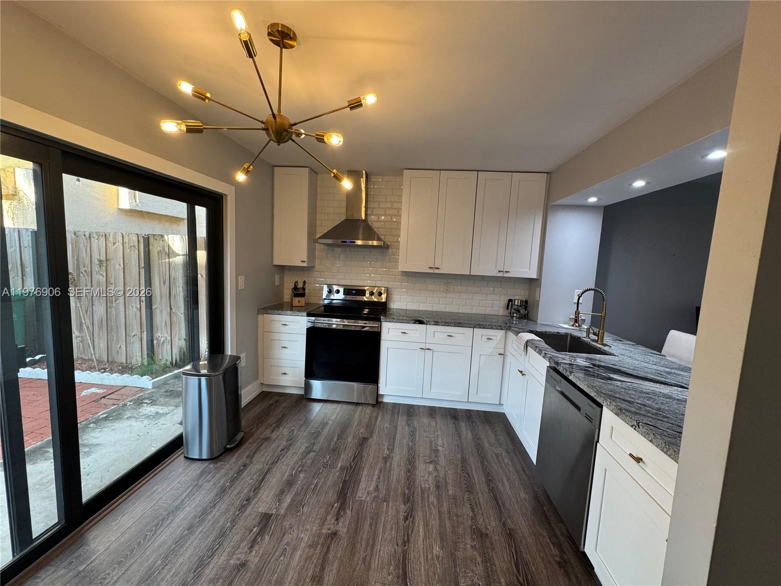 DADELAND COVE SEC 2 - Residential Lease