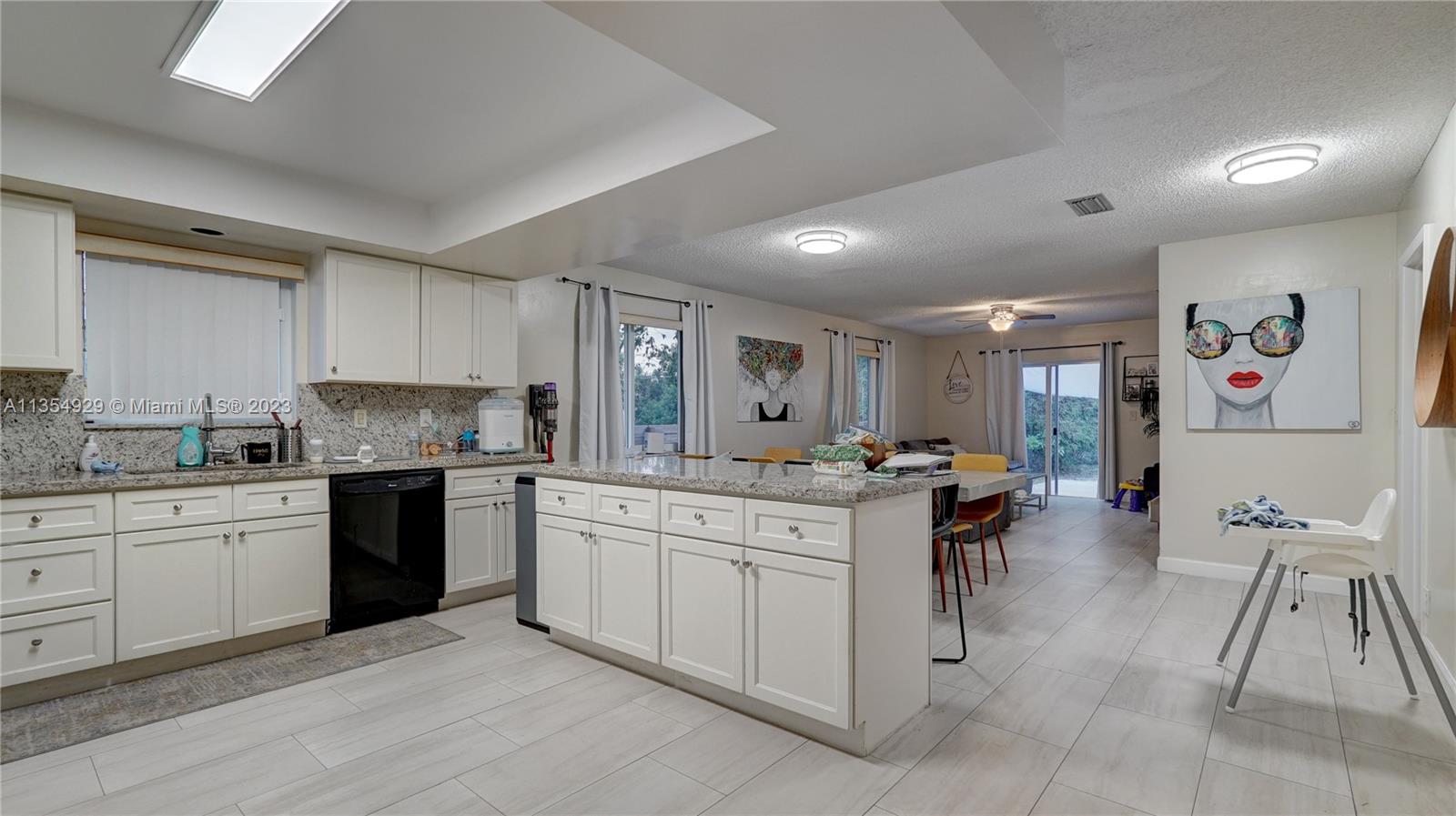 HOLLYWOOD LITTLE RANCHES - Residential Lease