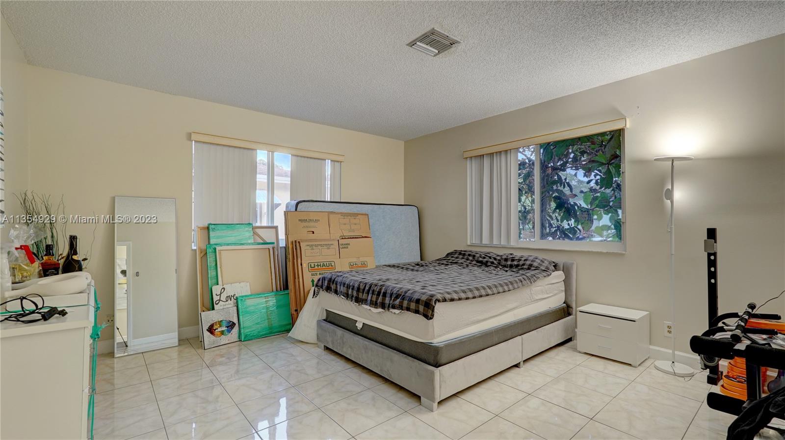 HOLLYWOOD LITTLE RANCHES - Residential Lease