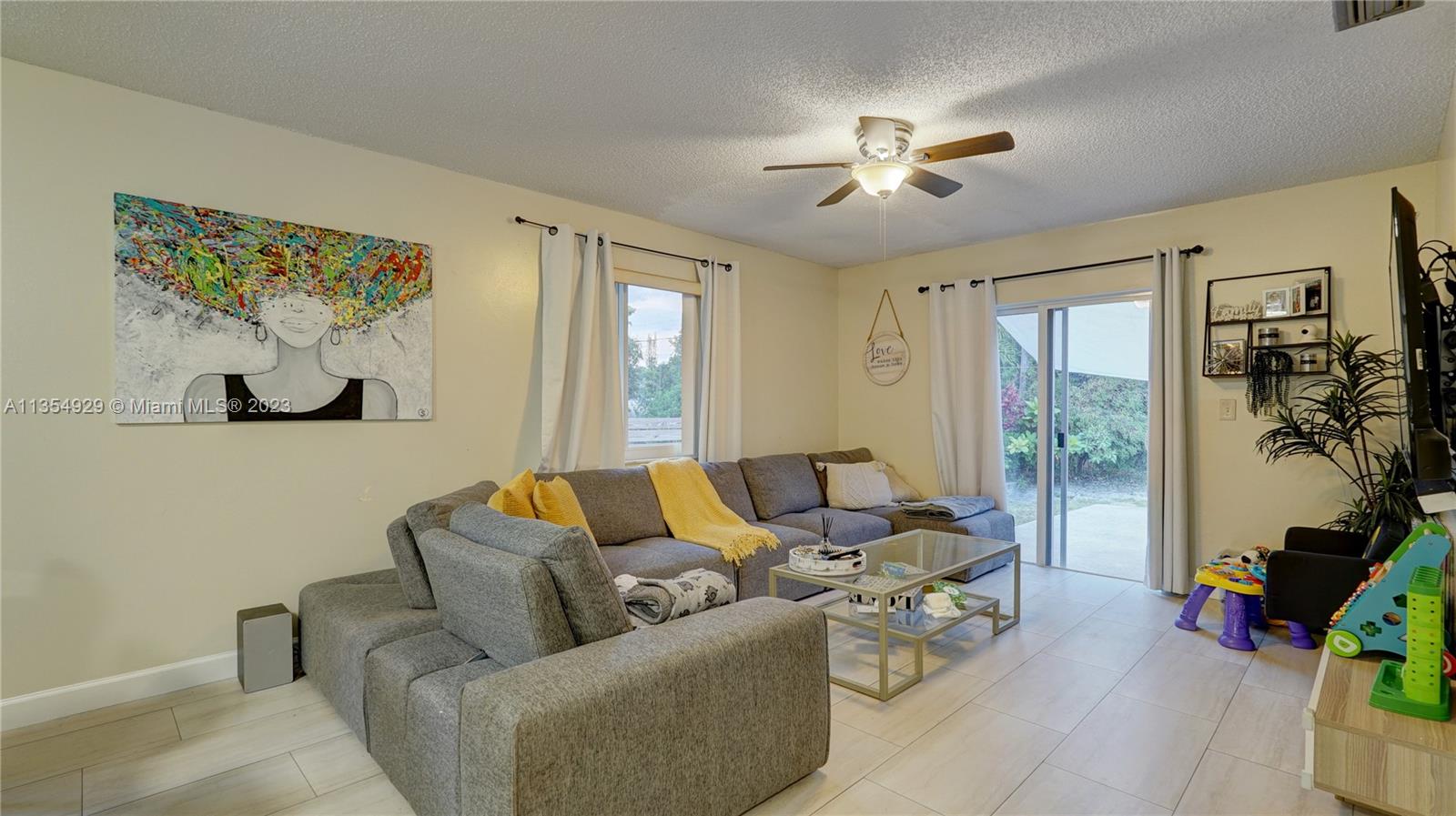 HOLLYWOOD LITTLE RANCHES - Residential Lease