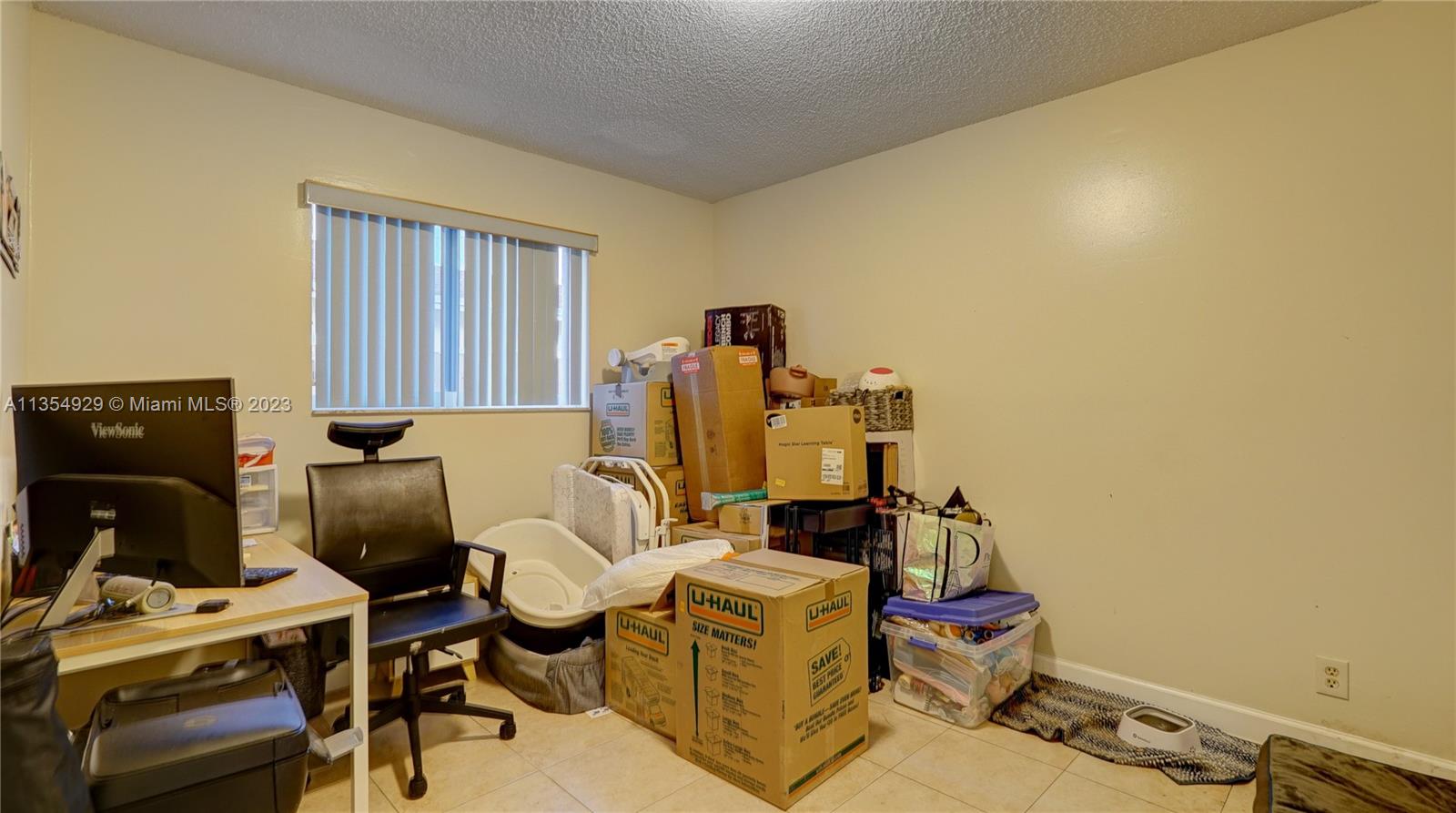 HOLLYWOOD LITTLE RANCHES - Residential Lease