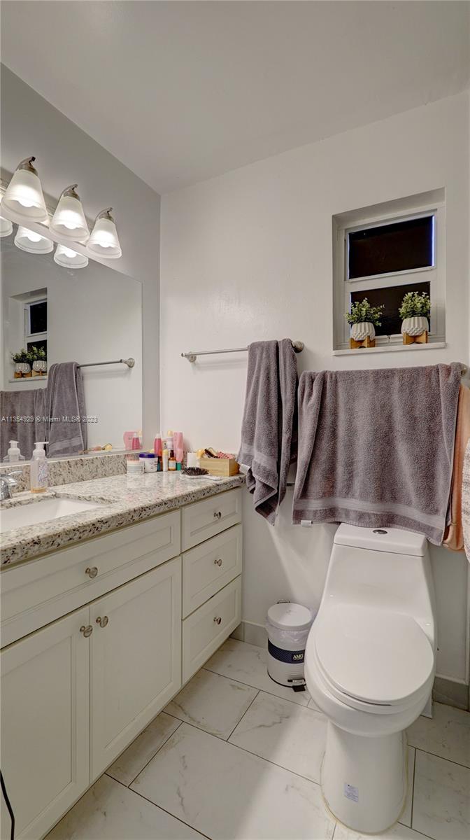 HOLLYWOOD LITTLE RANCHES - Residential Lease